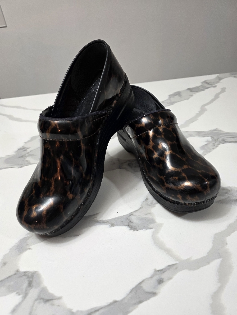 Dansko Patent Leopard Clogs Womens 39/8.5